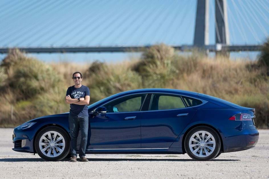 Tesla vai oferecer Roadster de 250 mil euros a um português