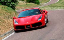 Ferrari manda recolher mais de 2 mil carros por risco de incêndio
