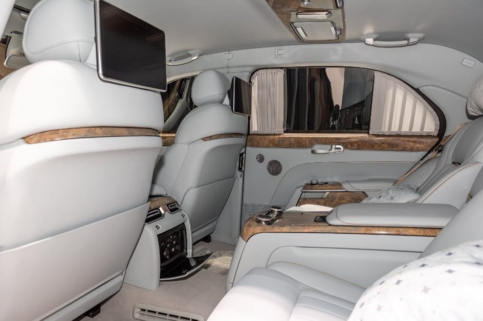 Carro presidencial de Putin está à venda em Genebra - Salões - Aquela ...