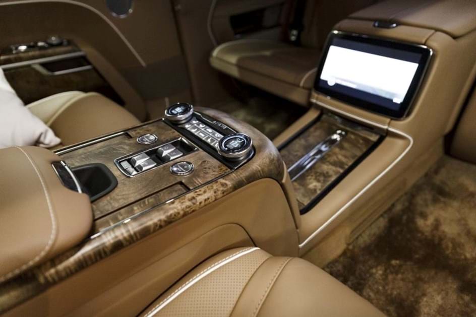 Carro presidencial de Putin está à venda em Genebra - Salões - Aquela ...