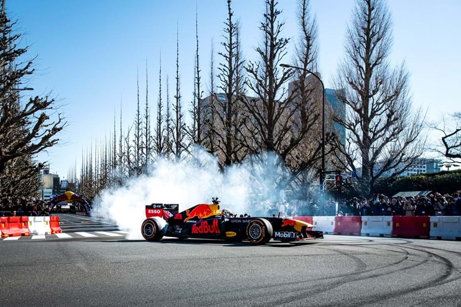 Red Bull Racing: Verstappen e Gasly deram espectáculo nas ruas de Tóquio