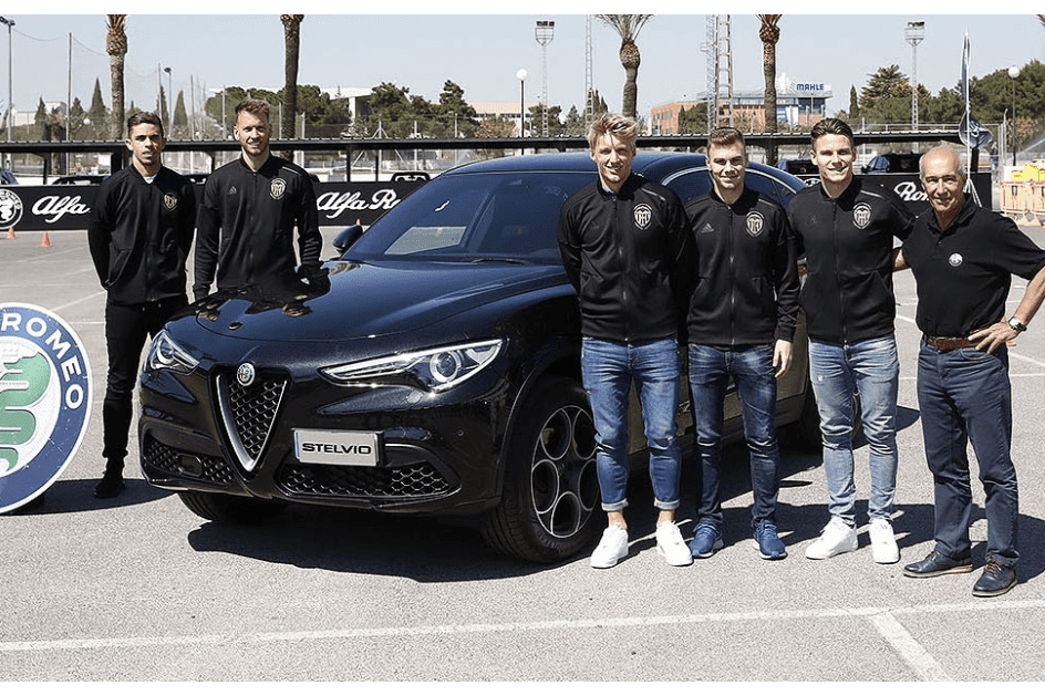Jogadores do Valencia receberam novos Alfa Romeo para esta época 
