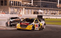 Mundial de Rallycross começou com um carro a “aterrar” em cima de outro