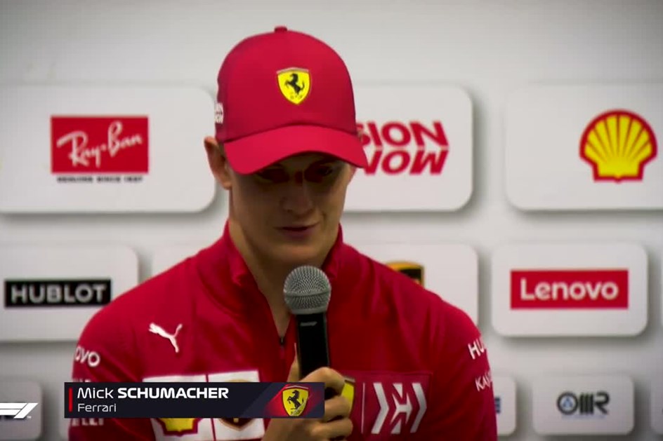 Veja o filho de Schumacher a guiar um F1 da Ferrari
