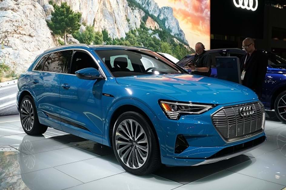 Falta de baterias obriga Audi a atrasar lançamento do primeiro carro elétrico
