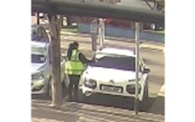 Polícia apanhada a roubar bilhete de estacionamento para poder multar