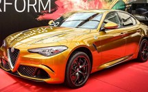 Alfa Romeo fez Giulia Quadrifoglio único… em dourado!