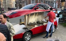 Artista francês transformou Fiat Coupé numa fritadeira de batatas