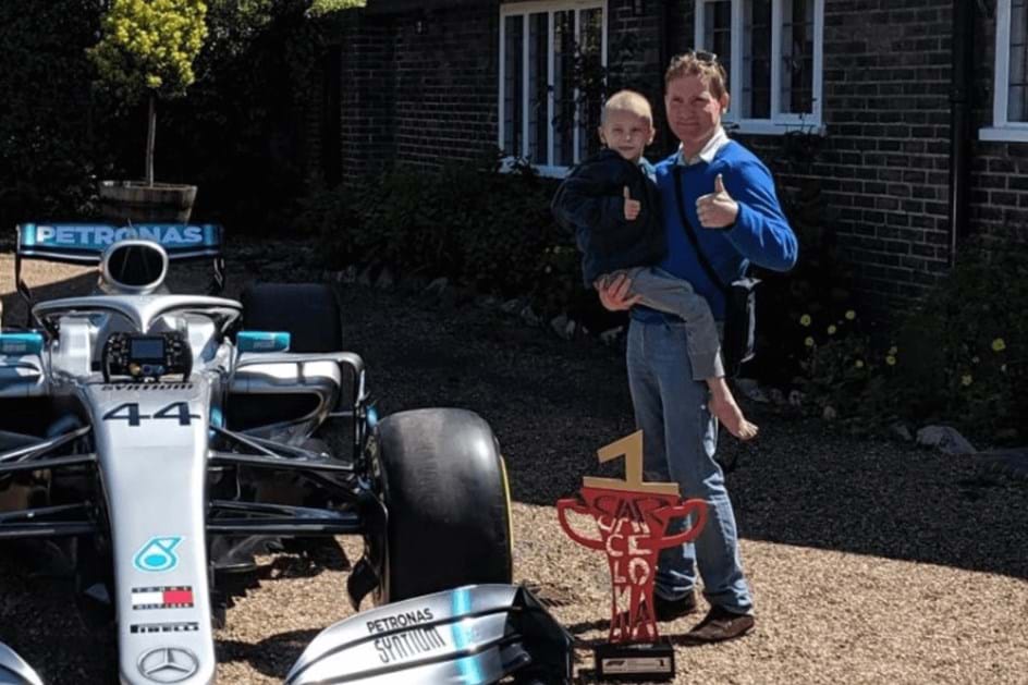 F1: Hamilton surpreendeu menino de 5 anos que foi a sua inspiração para ganhar o G.P. de Espanha