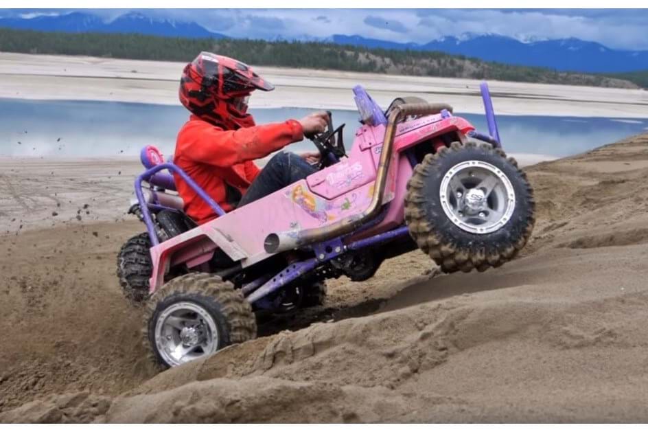 Jeep de brincar da Barbie foi transformado num off-road radical com 50 cv