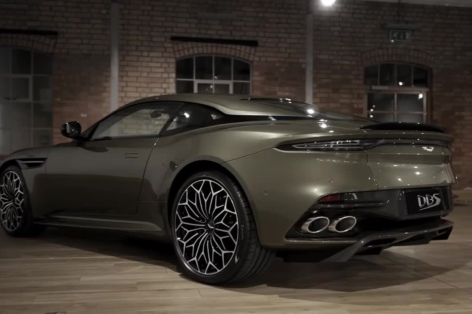Aston Martin DBS Superleggera já está ao serviço de Sua Majestade 