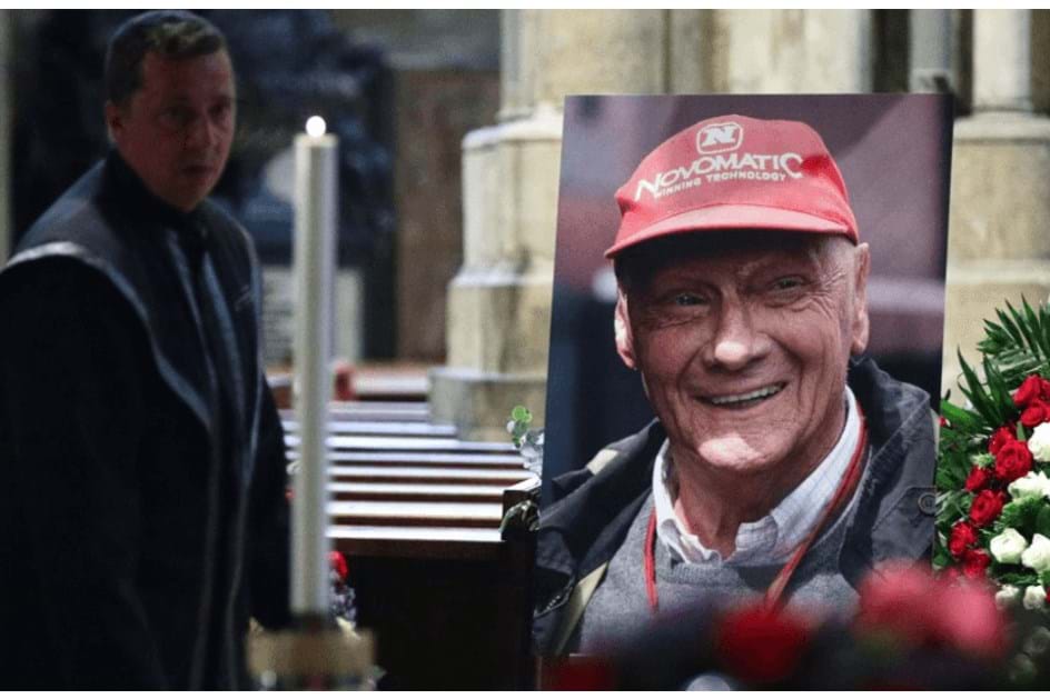 Funeral de Niki Lauda junta milhares em Viena