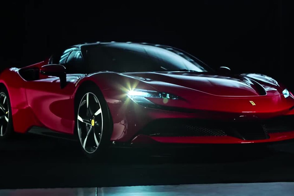 Ferrari ligada à electricidade