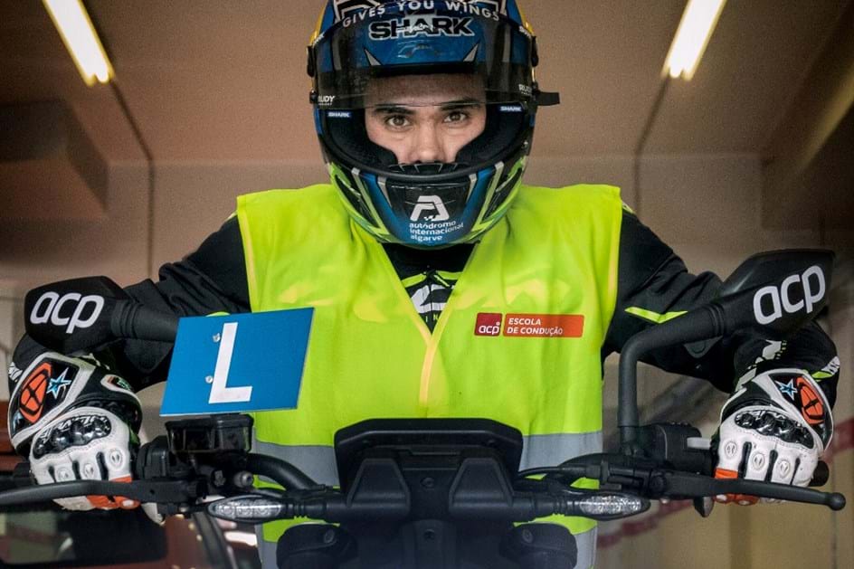 Visão  Miguel Oliveira, o campeão das motos que não tem carta de moto