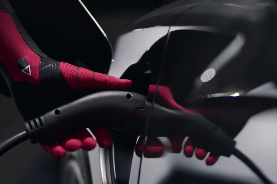 Audi e-tron 'ajudou' Homem-Aranha em concurso da escola