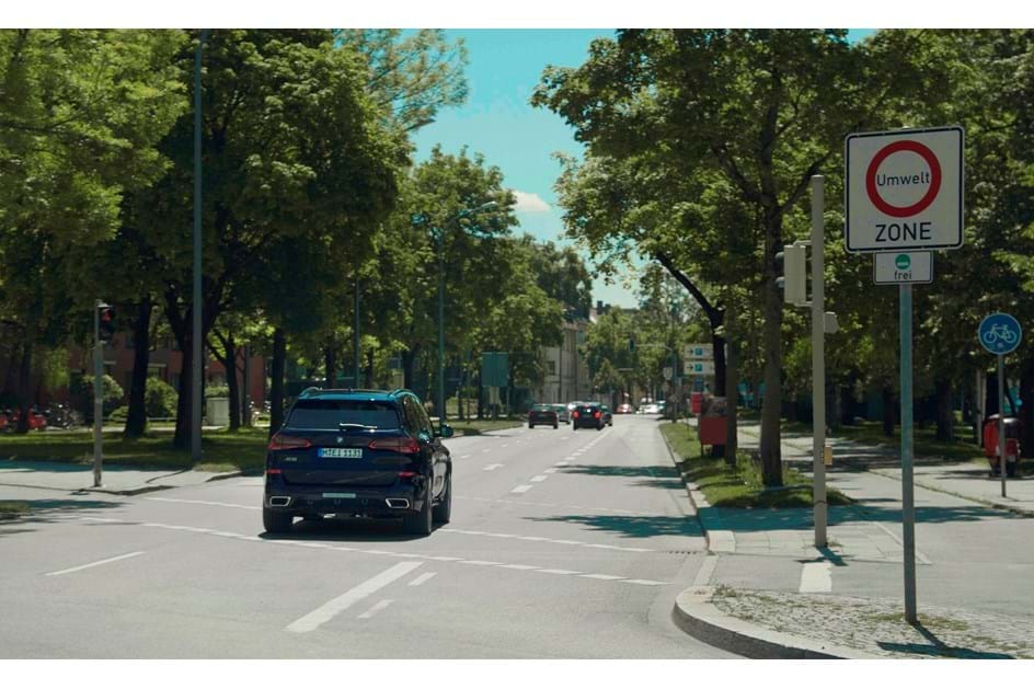 Híbridos da BMW vão entrar automaticamente em modo eléctrico nas cidades