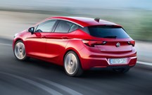 Opel Astra foi renovado e recebeu motores mais eficientes