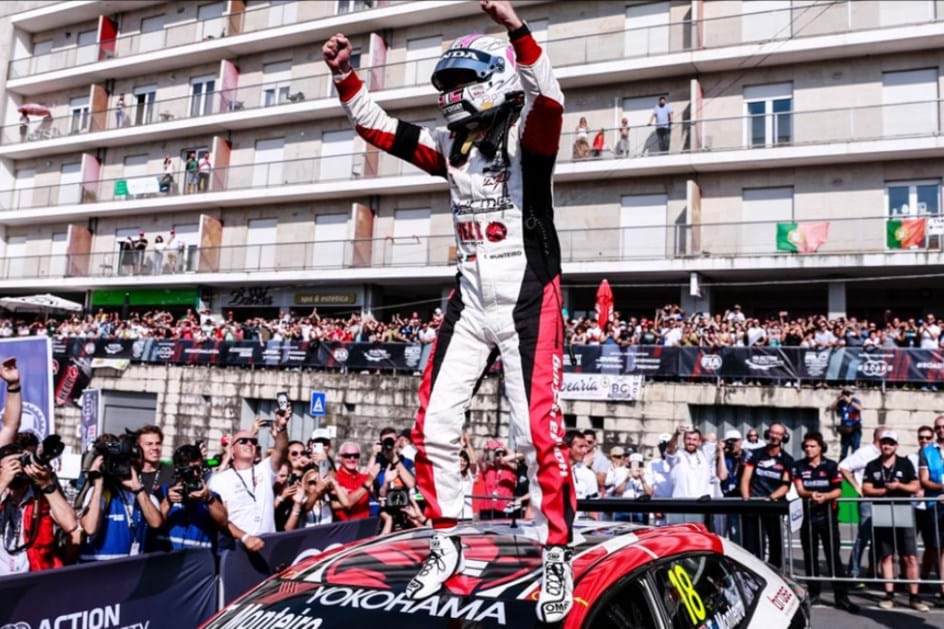 Piloto português Tiago Monteiro ascende à liderança do WTCR