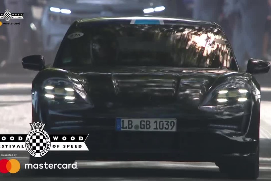 Porsche Taycan 100% eléctrico é estrela em Goodwood