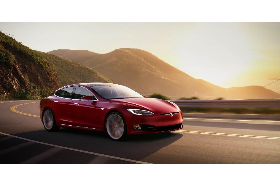 Tesla tem novo recorde: 900 mil quilómetros sem parar