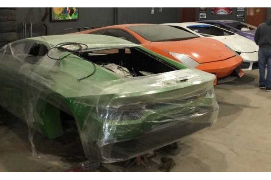 Polícia brasileira encerra oficina que falsificava Lamborghinis e Ferraris  - Actualidade - Aquela Máquina