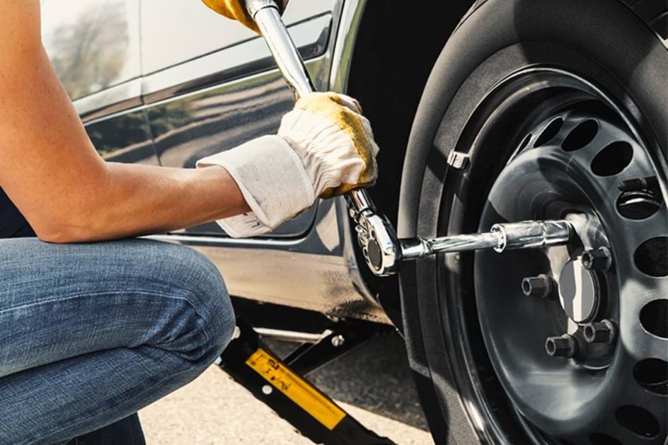 Com que frequência olha para os pneus do seu carro? Saiba o que deve ter em conta