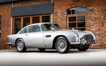 Aston Martin DB5 de James Bond foi vendido por 6,4 milhões de dólares