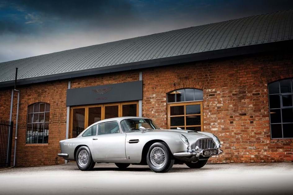 Aston Martin DB5 de James Bond foi vendido por 6,4 milhões de dólares
