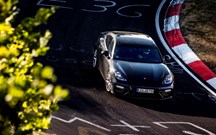 Porsche Panamera "racha" recorde da Tesla em Nürburgring