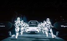 'Star Wars': 'stormtroopers' escoltam Porsche Taycan em Singapura