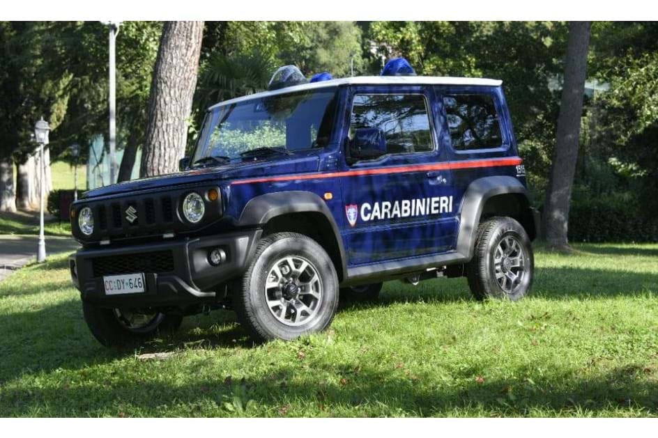 Pequeno Suzuki Jimny é o último reforço da polícia italiana