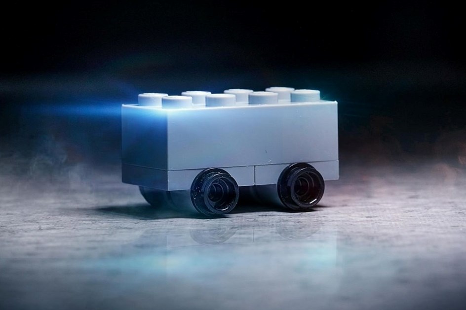 À prova de choque! Lego "brinca" com Tesla CyberTruck