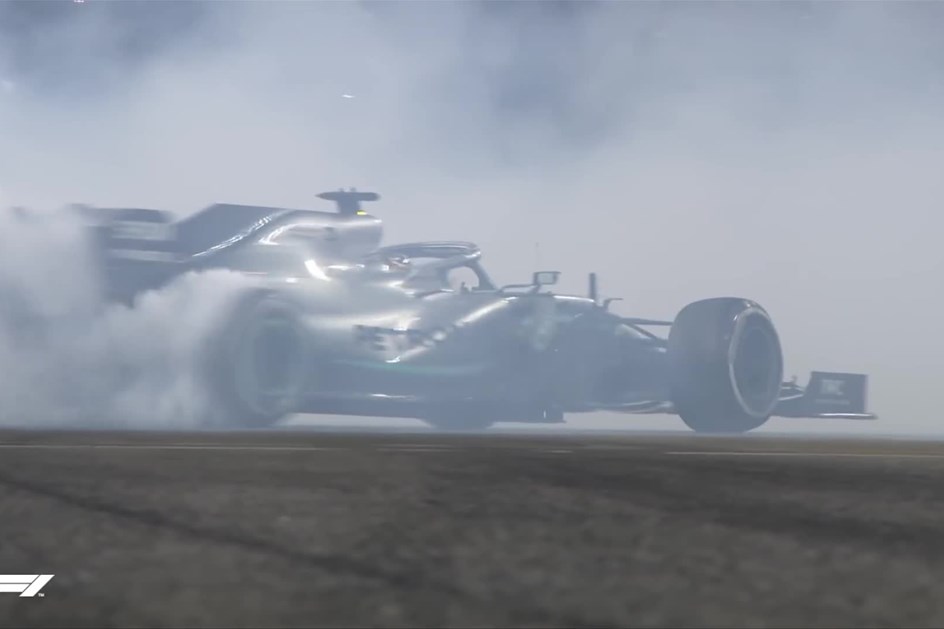 F1: G.P. de Abu Dhabi terminou com... borracha queimada!