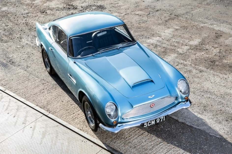 Aston Martin DB4 GT Superleggera vendido por 2,8 milhões