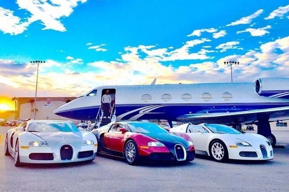 Floyd Mayweather ostenta coleção de carros na web: Brinquedos