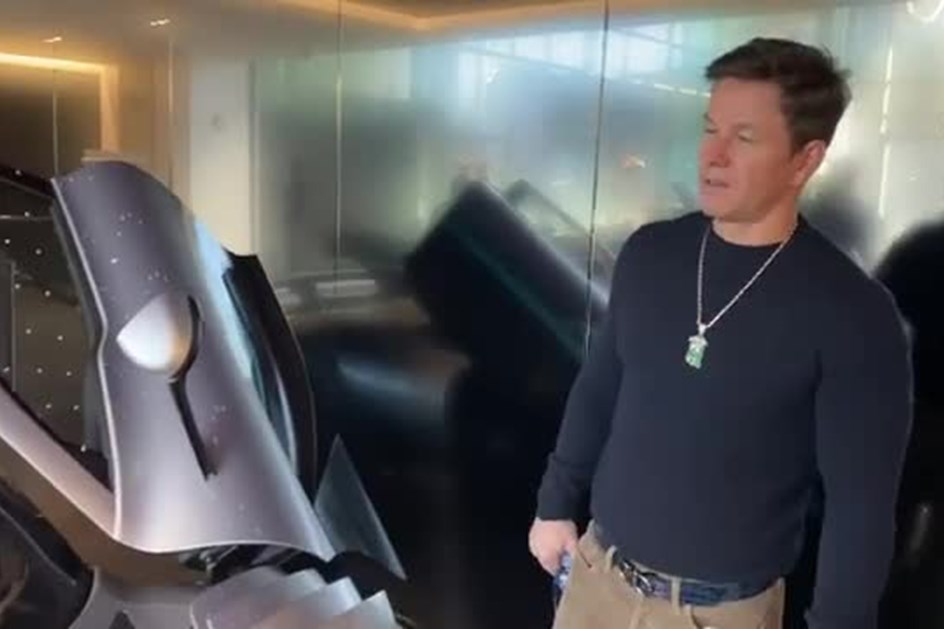 Impaciência: Mark Wahlberg à espera do AMG One que nunca mais chega