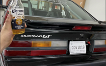 Humor negro: Ford Mustang tem matrícula COV1D19