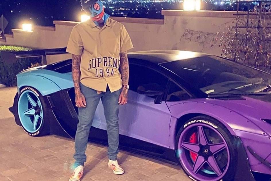 Roxo ou azul-bebé? Chris Brown dá "nova" alma ao Lamborghini Aventador SV