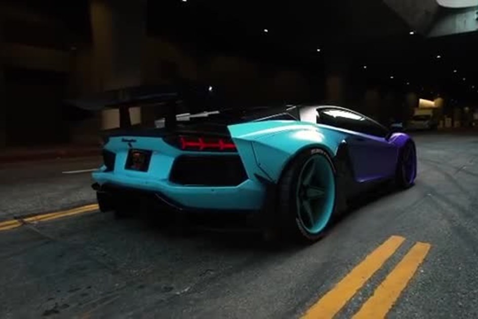 Roxo ou azul-bebé? Chris Brown dá "nova" alma ao Lamborghini Aventador SV