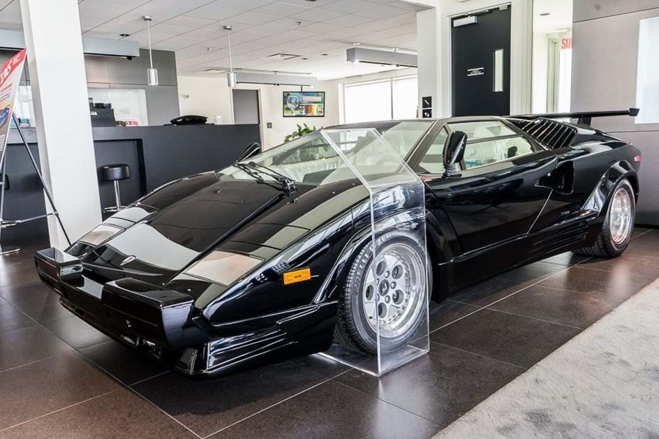 Lamborghini Countach com apenas 135 km está à venda
