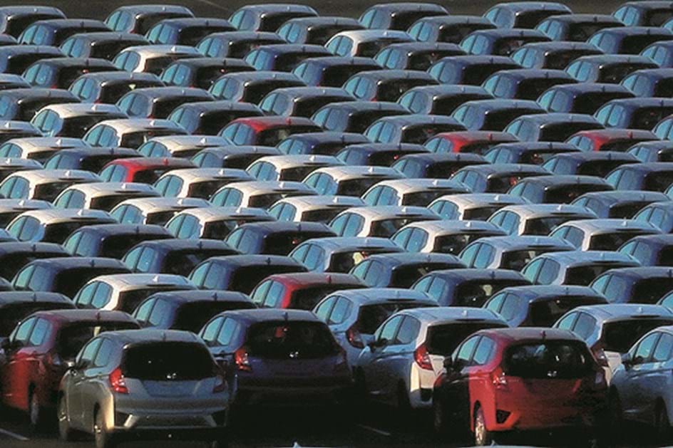 Vendas de automóveis afundam 57% em Março devido à COVID-19
