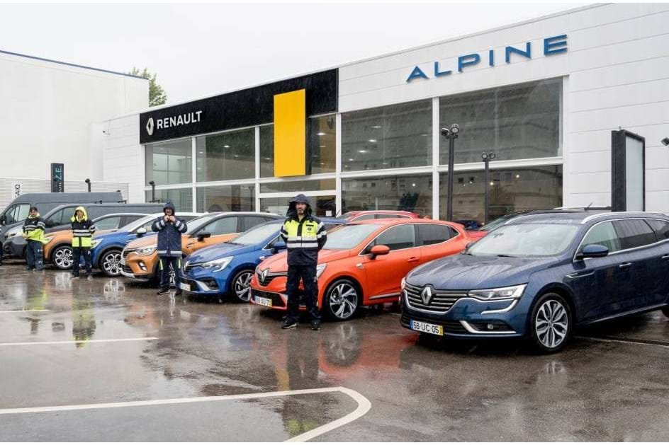 COVID-19: Renault Portugal apoia INEM com 8 viaturas