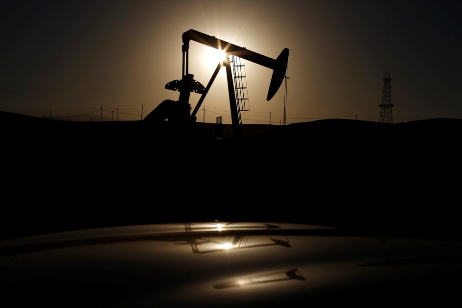 Petróleo dos EUA continua abaixo de zero após derrocada histórica 