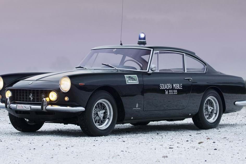 Este Ferrari 250 GT/E da polícia italiana pode ser seu