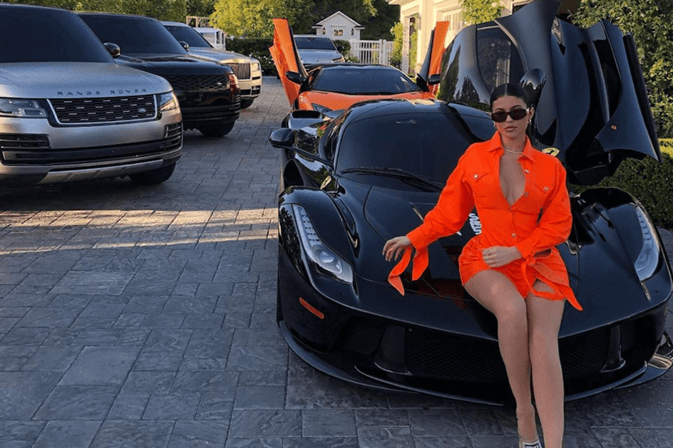 Kylie Jenner: a mais nova das Kardashians tem garagem automóvel de sonho. Veja as imagens!