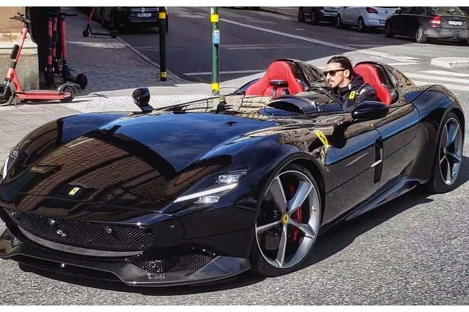 Ibrahimovic metido em problemas por guiar Ferrari Monza SP2 ilegal