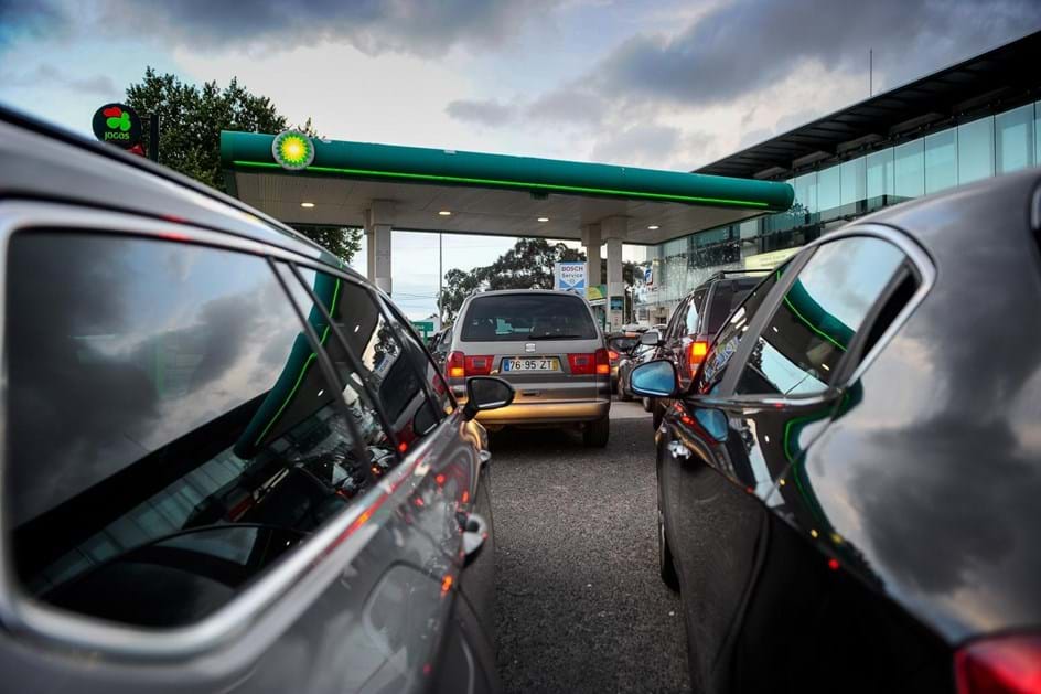 Combustíveis sobem pela sexta semana. Gasolina em máximos de Março