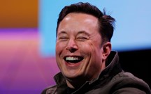 Elon Musk garante que a Tesla está "muito perto" dos carros totalmente autónomos