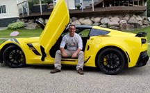 Homem cego recupera visão, tira a carta e compra... um Corvette!