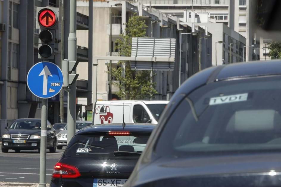 Portugueses usam plataformas de táxis e TVDE em 73% das viagens profissionais após a pandemia